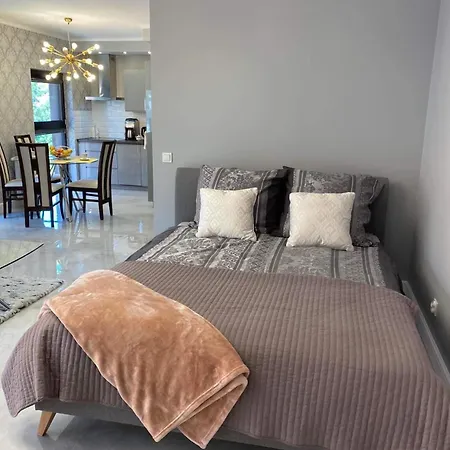 Golden Glow Apartment *