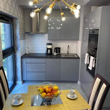 Golden Glow Apartment *